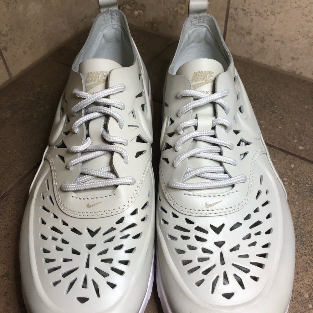 Women’s size 8 Nike Air Max Thea